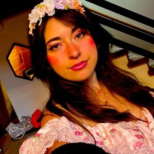 Meet your Posher, Monique